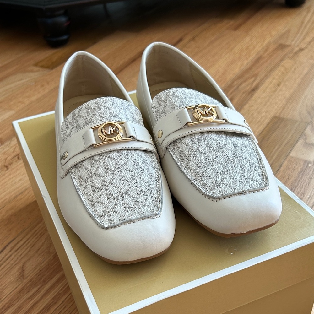 Michael Kors Mandy Vanilla loafer Women's size 9 - Picture 1 of 7